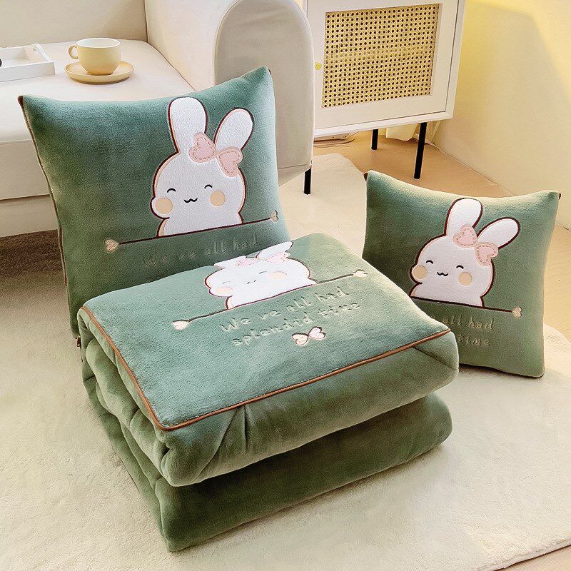 牛奶绒加厚多功能贴布绣抱枕被汽车家用办公室单人空调小被子批发