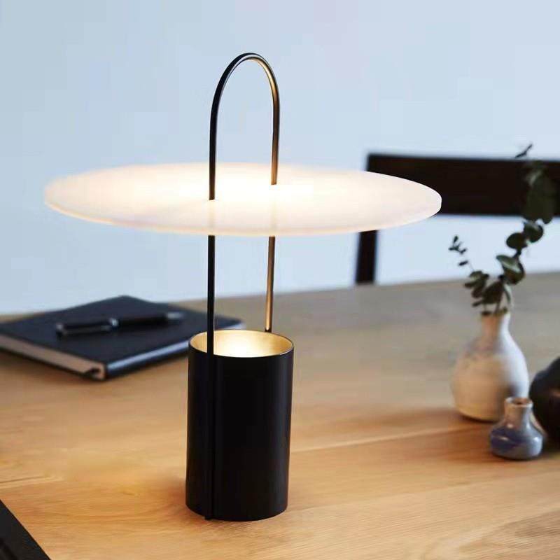 新款设计师手提台灯餐厅户外便携充电桌灯床头轻奢高级感装饰台灯