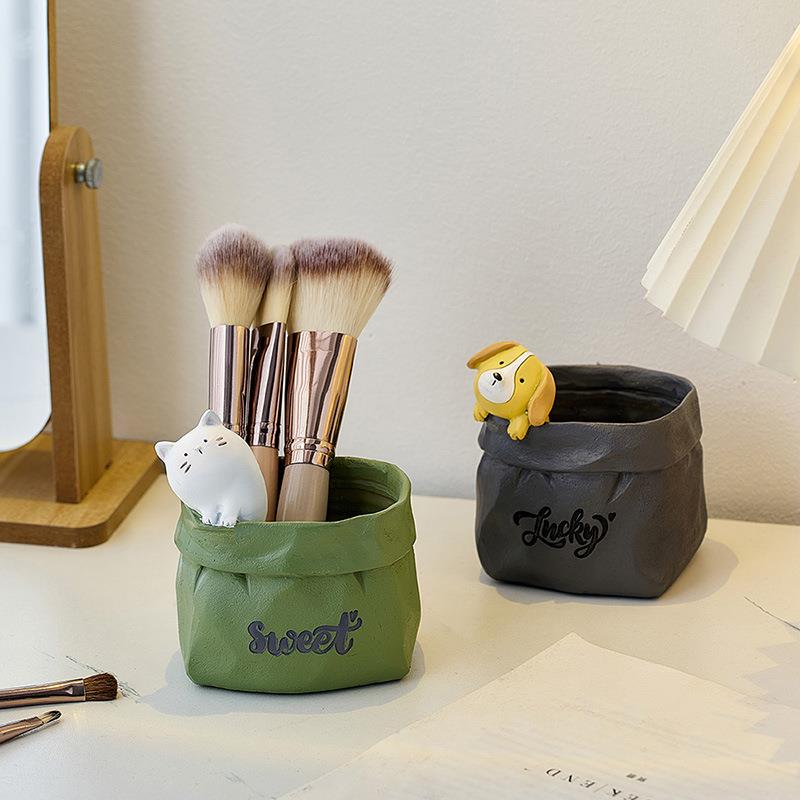 卡通可爱动物笔筒办公室电脑工位桌面小摆件卧室化妆桌收纳装饰品
