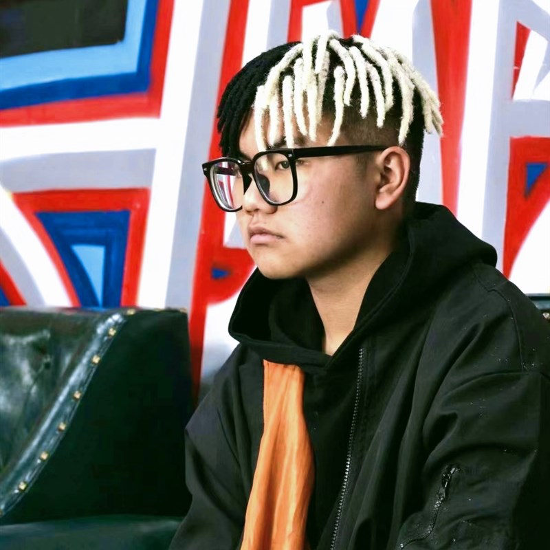 这款阴阳脏辫假发片是潮流的象征快,让你的发型从此与众不同!