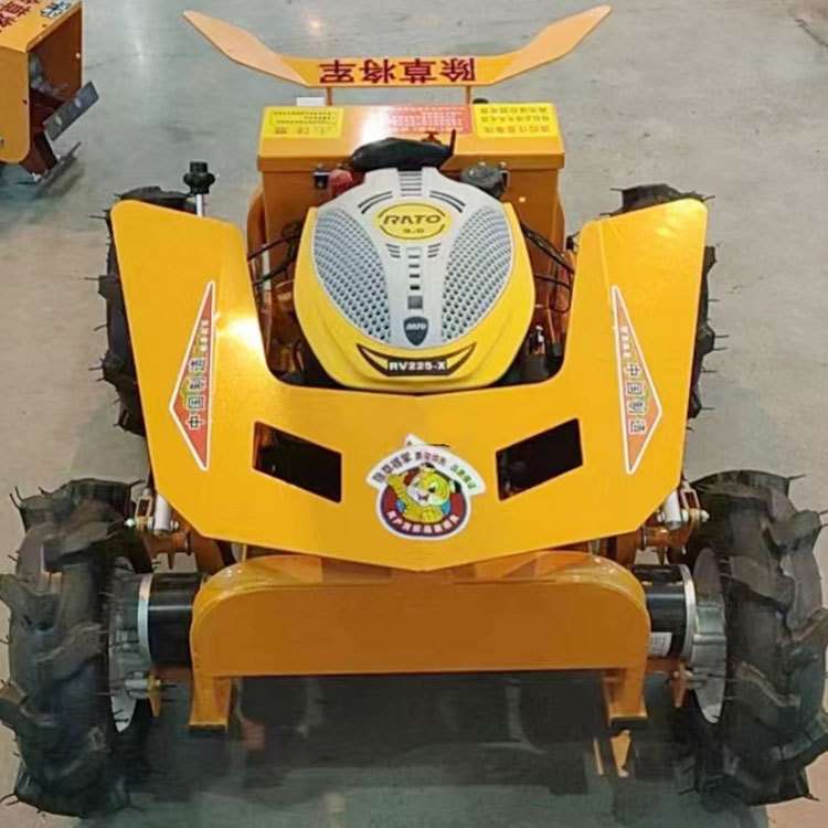 小型遥控碎草机 公园草坪修剪机 履带割草器马力足好操作