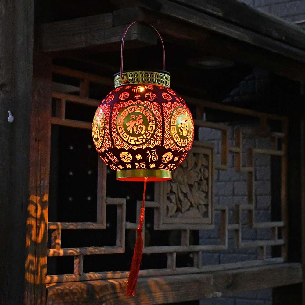 新年太阳能铁艺福字大灯笼春节元宵庭院装饰灯中式红色挂灯带USB