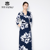 系带收腰时尚 马天奴2025秋新款 藏蓝色印花V领连衣裙子修身 气质