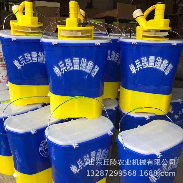 背负式电动施肥器 养殖农场投料机手持抛洒盘 单兵融雪抛洒器