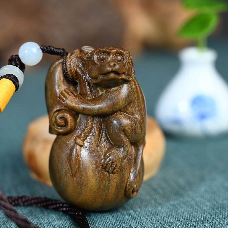 绿檀木手把件猴子抱布袋实木文玩代代封候木雕小物件动物工艺品,农机/农具/农膜,播种栽苗器/地膜机,淘宝优惠券,粉丝福利购,淘宝优惠卷