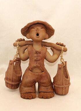 精品覆古风情 手工陶艺摆件 陶瓷人物 创意古陶摆件挑水 乡村风格