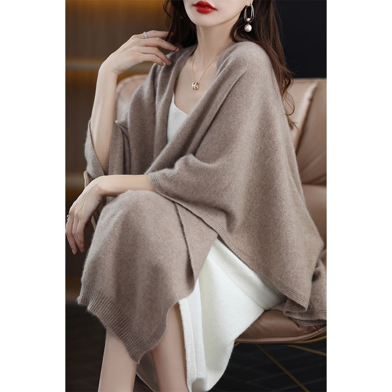 新款羊毛大披肩围巾女两用复古风秋冬新款背心坎肩外搭开衫斗篷