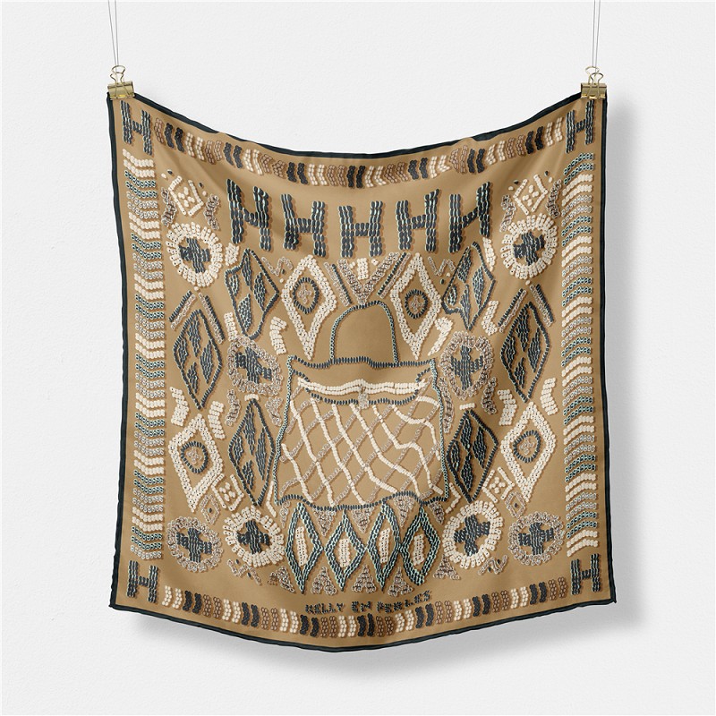 新款2021爆款高档百搭小方巾丝巾女秋冬款洋气时尚职业装颈带围巾