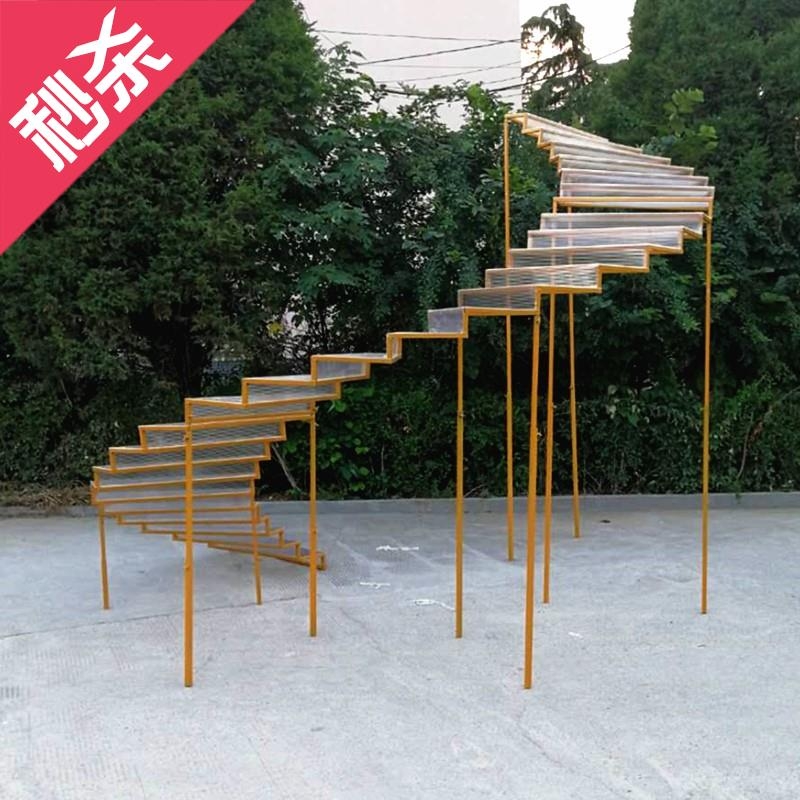 新款铁艺贴膜旋转楼梯 婚礼舞z台m背景装饰大型道具 婚庆布置摆件