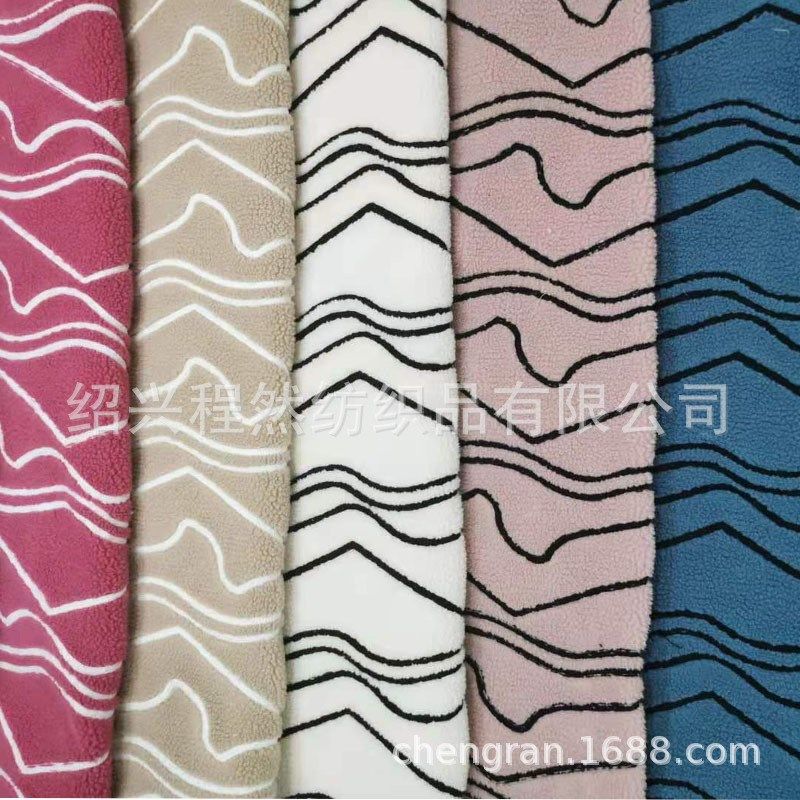 2021厂家新品颗粒绒布毛巾绣花线条时装面料现货供应流行服饰面料
