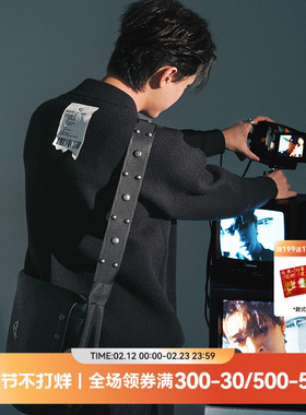 QUARTER IN NIGHT  2025夏季新款星月钻石纹铆钉斜跨包