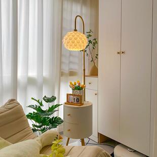 花朵落地灯客厅卧室法式奶油风高级感轻奢沙发置物床头柜一体台灯