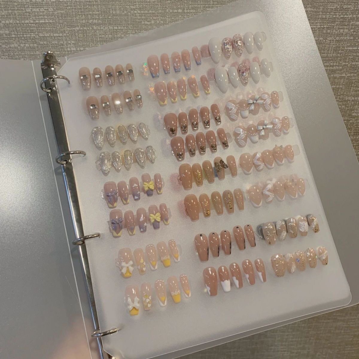 色卡甲片分类收纳册磨砂质感穿戴甲片收纳夹展示板美甲店展示板