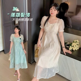 胖妹妹大碼 2024法式 e氣質(zhì)方領(lǐng)短袖 小清新刺繡連衣裙女夏新款 女裝