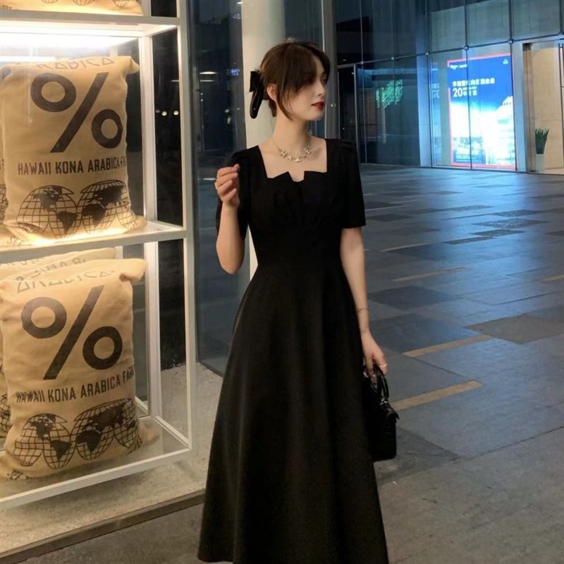 高级感女神气h质黑色连衣裙微胖新款法式复古赫本风方领小礼服女