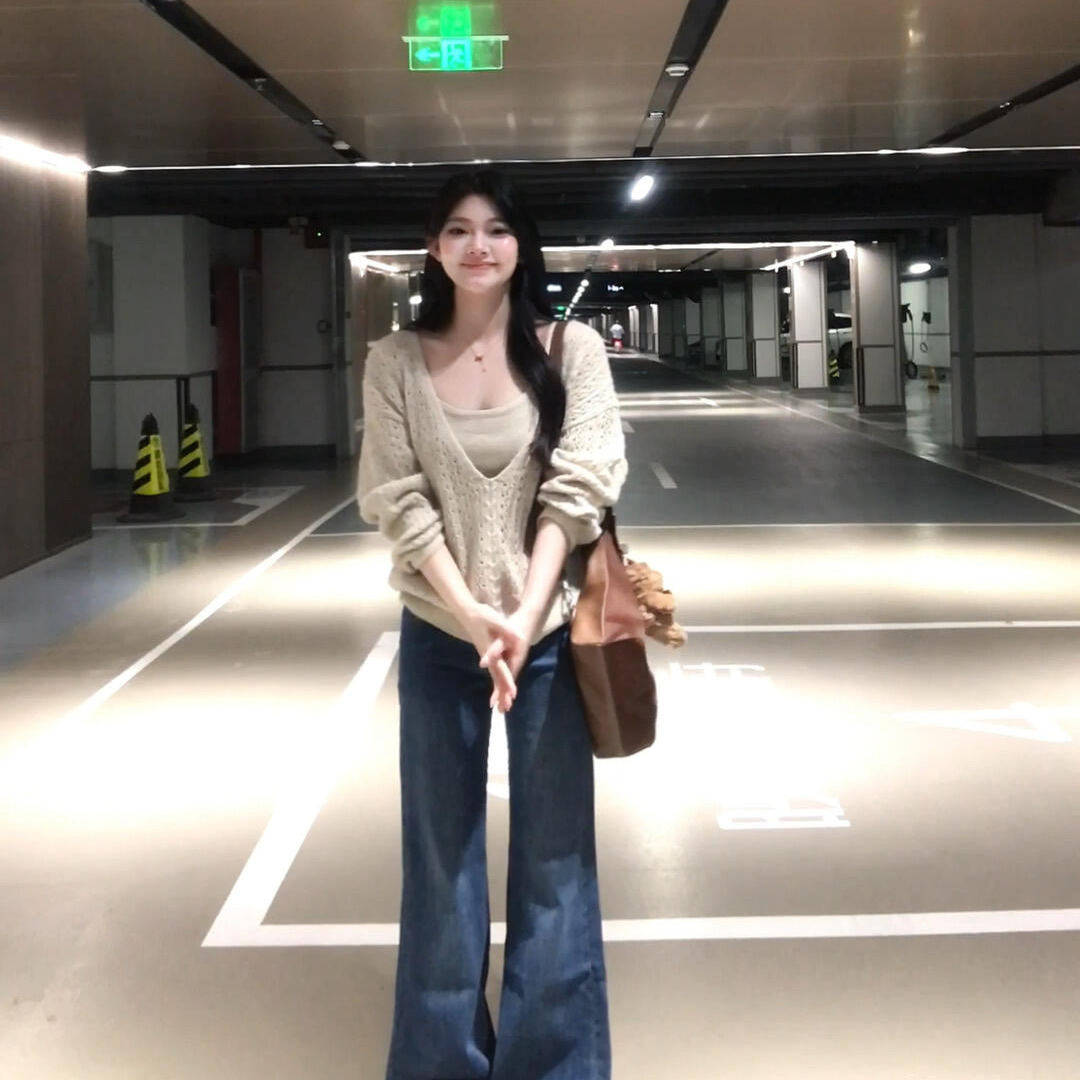 韩系早秋季v领镂空上衣女