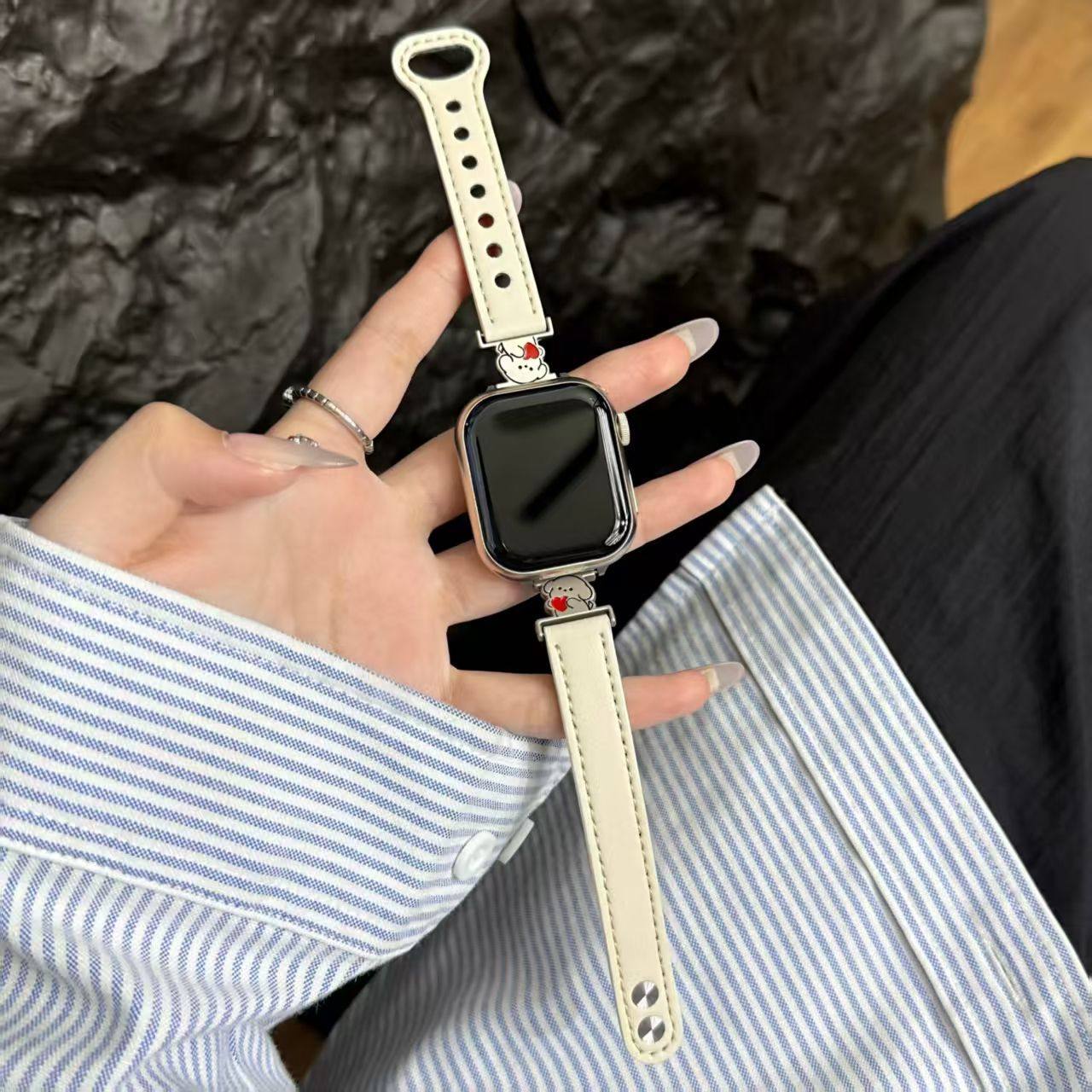 适用于苹果s11可爱百搭双钉小狗s10通用表带Apple watchSE3女表带