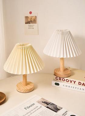 采购网红褶皱灯照片道具小物件斯堪的纳维亚家具装饰品覆古台灯B&