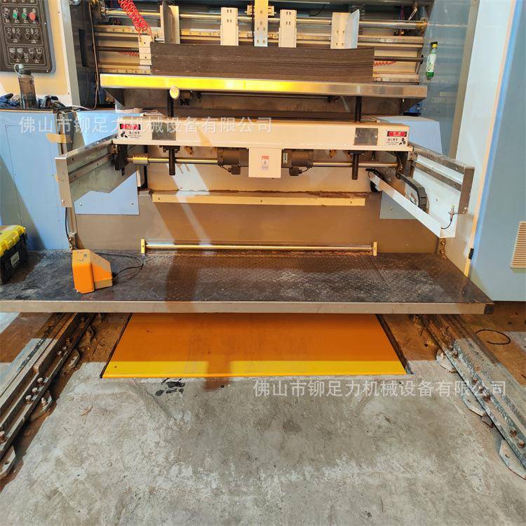 工厂供应地基式固定升降平台价格与液压式装货升降平台便宜