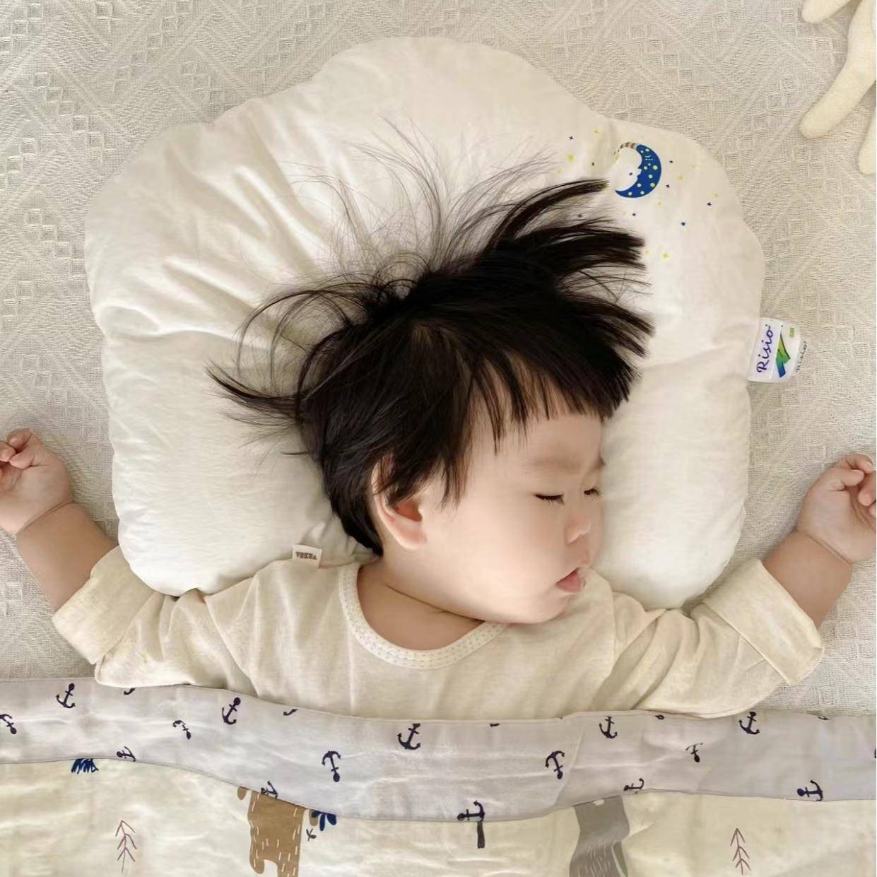 Risio新生儿婴儿定型枕安抚枕矫正方枕幼儿宝宝睡眠护头枕