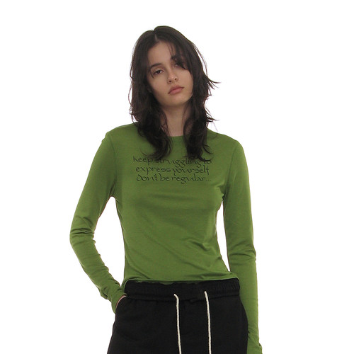 柔软高弹圆领印花长袖T恤