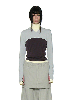 修身V领多色拼块叠层高领T恤 PARTIMENTO 后背镂空指孔设计上衣