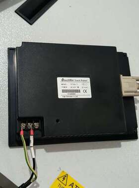 信捷触摸屏TP760-T，通电如图