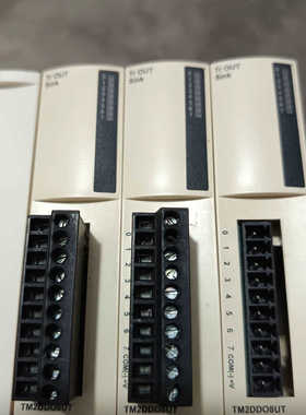 【维修】TM2DDO8UT 施耐德PLC 扩展模块三个，TM2DOC