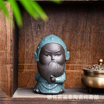 陶瓷关公塑像手工浮雕关云长雕像小号桌面关羽瓷雕摆件旅游纪念品