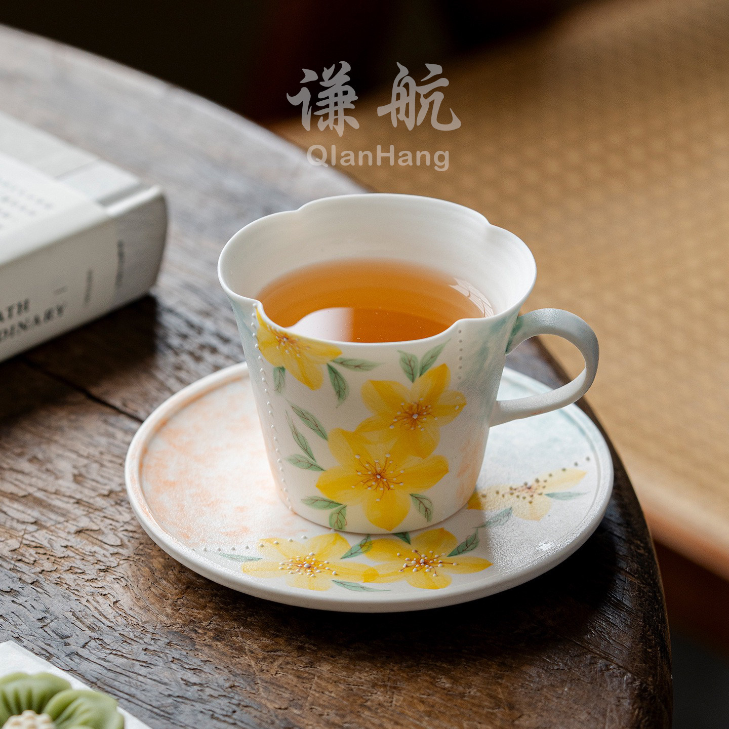 谦航手绘花口咖啡杯碟套装