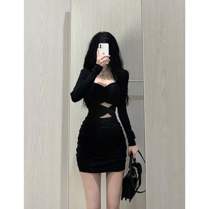 纯欲收腰修身显g瘦气质辣妹包臀短裙子女2025春秋小众设计感连衣