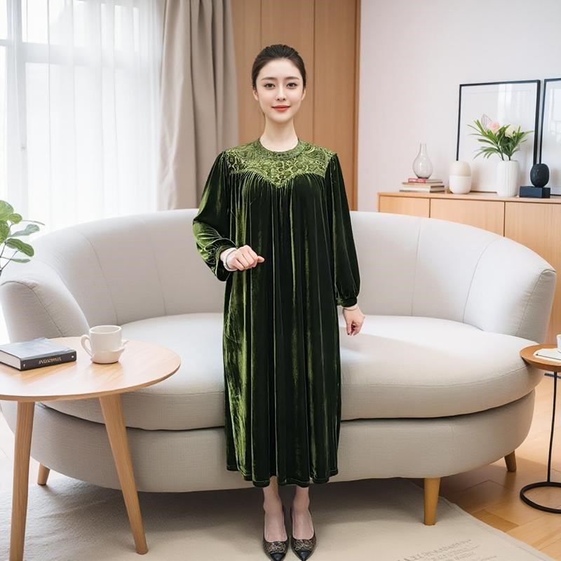 时尚妈妈丝绒连衣裙秋季新款200斤加H肥加大中老年人遮肉显瘦长裙