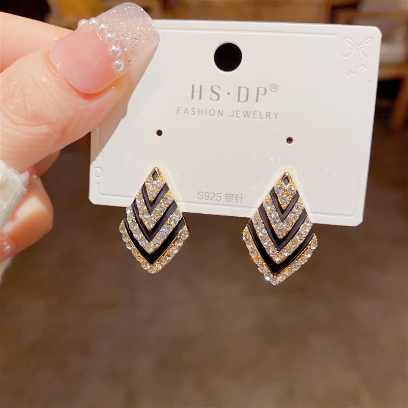 日韩时尚几何菱形条纹镶钻耳钉网红百搭款高级感气质优雅耳环