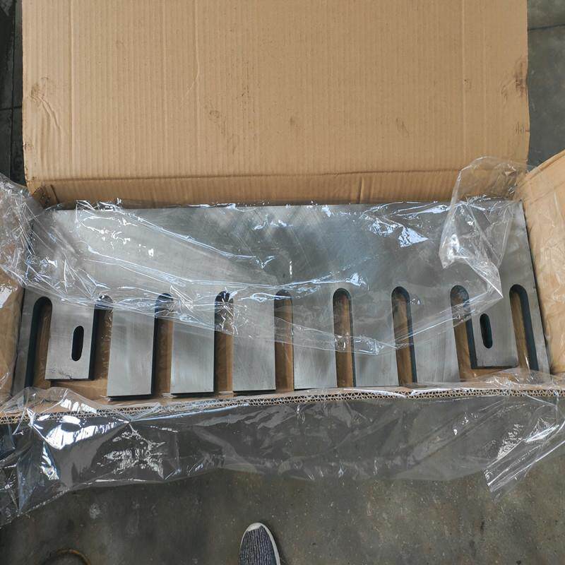 削片机刀片粉碎机刀片的刀口硬度多少度?一般的规格是什么尺寸。
