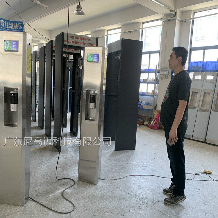 供应出口英文版测温消毒门柱疫情防控高温热体监测酒精免洗消毒机