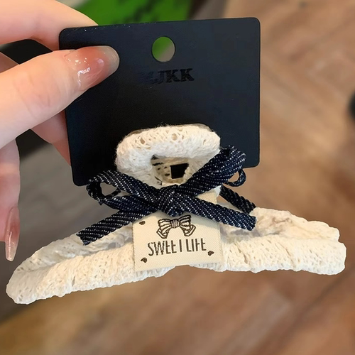 奶油风简约米白蝴蝶结鲨鱼夹