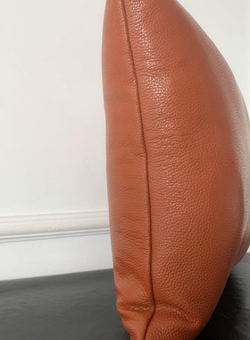 爱马橙色抱枕现代奢华沙发靠x背抱枕靠垫客厅真皮抱枕头层牛皮美