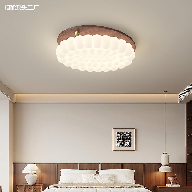 房间吸顶灯中古风护眼全光谱实木灯设计师复古艺术温馨泡泡卧室灯