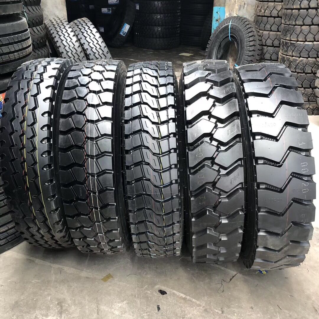 货车轮胎825/750/700R161100/1200R2011/12/13R22.5全钢轮胎