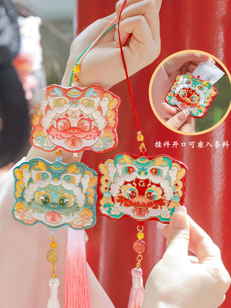 YEAR OF THE SNAKE SPRING FESTIVAL SACHET PENDANT ANTIQUE EMBROIDERY SACHET EMPTY BAG HANFU FORBIDDEN STEP ACCESSORIES HALTERNECK PURSE SPECIAL-SHAPED SACHET