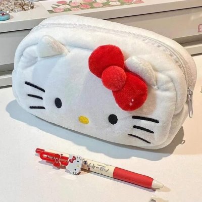 毛绒化妆包笔袋可爱大容量零钱包kittyhello新款ins学生文具袋