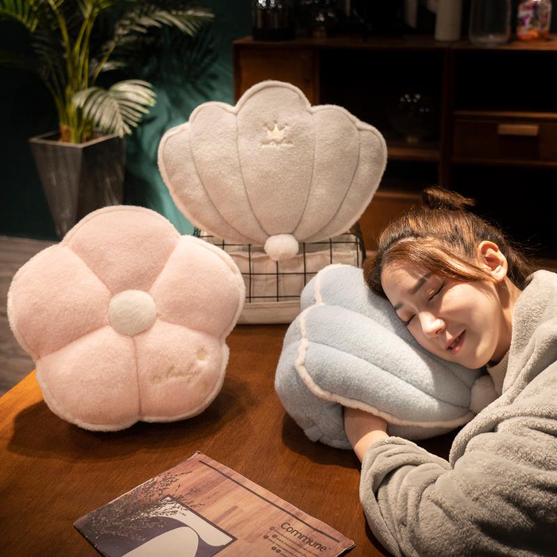 暖手抱枕被子两用办公室午睡毯子二合一车用枕头沙发靠枕女生睡颜