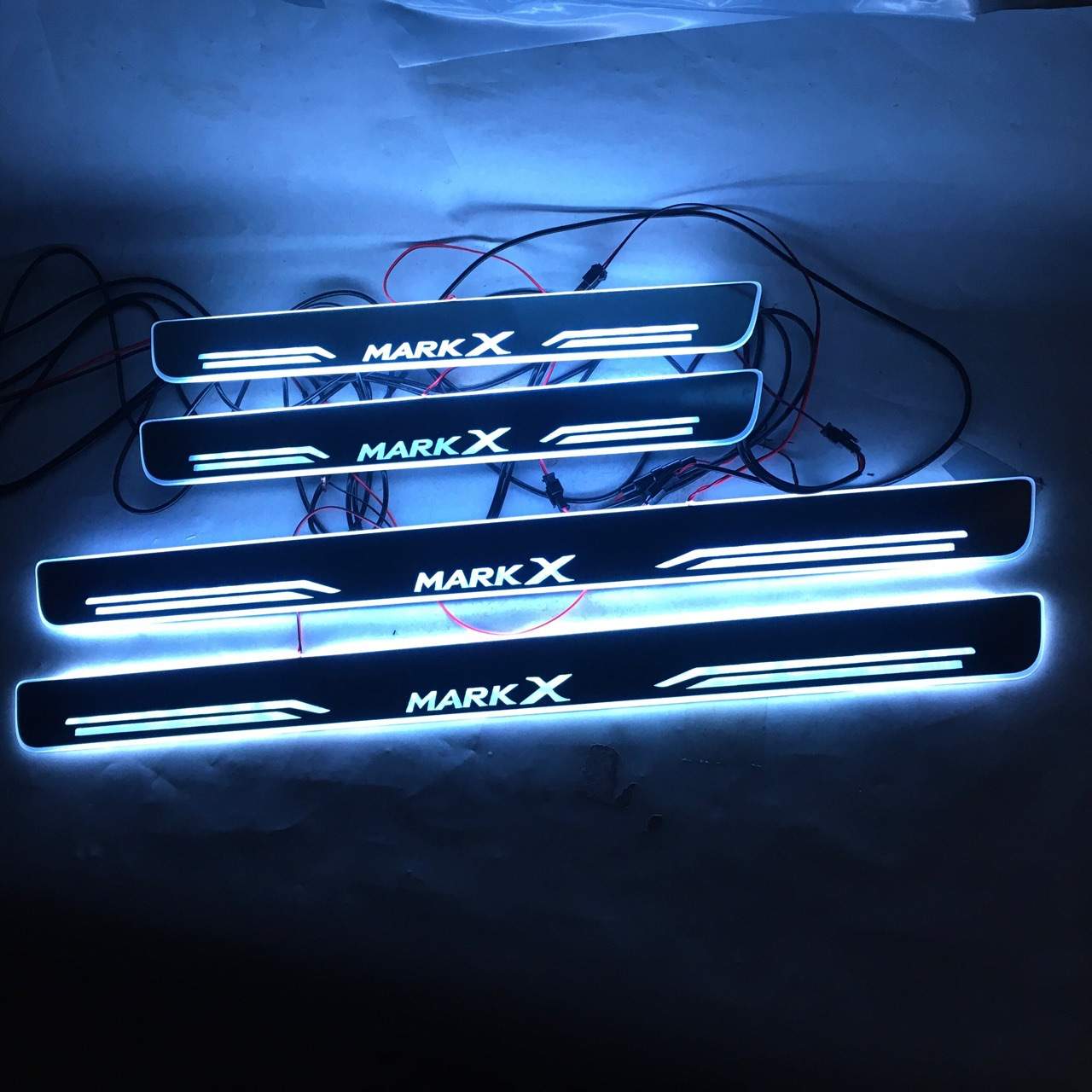 4片适用于丰田锐志MARK X流光动态带LED灯幻彩七彩门槛条迎宾踏板