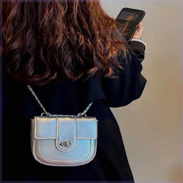 极速抖音同款森比客时尚潮流盒子包新款方小众R设计口红包百搭链