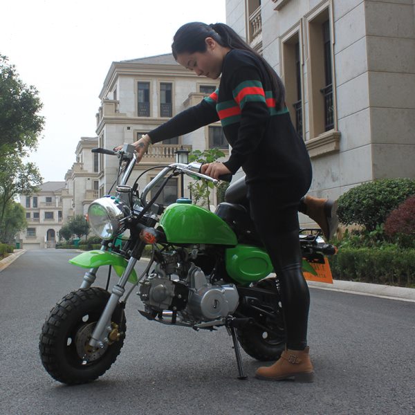 迷你摩托车小跑车汽油小摩托车越沙滩车