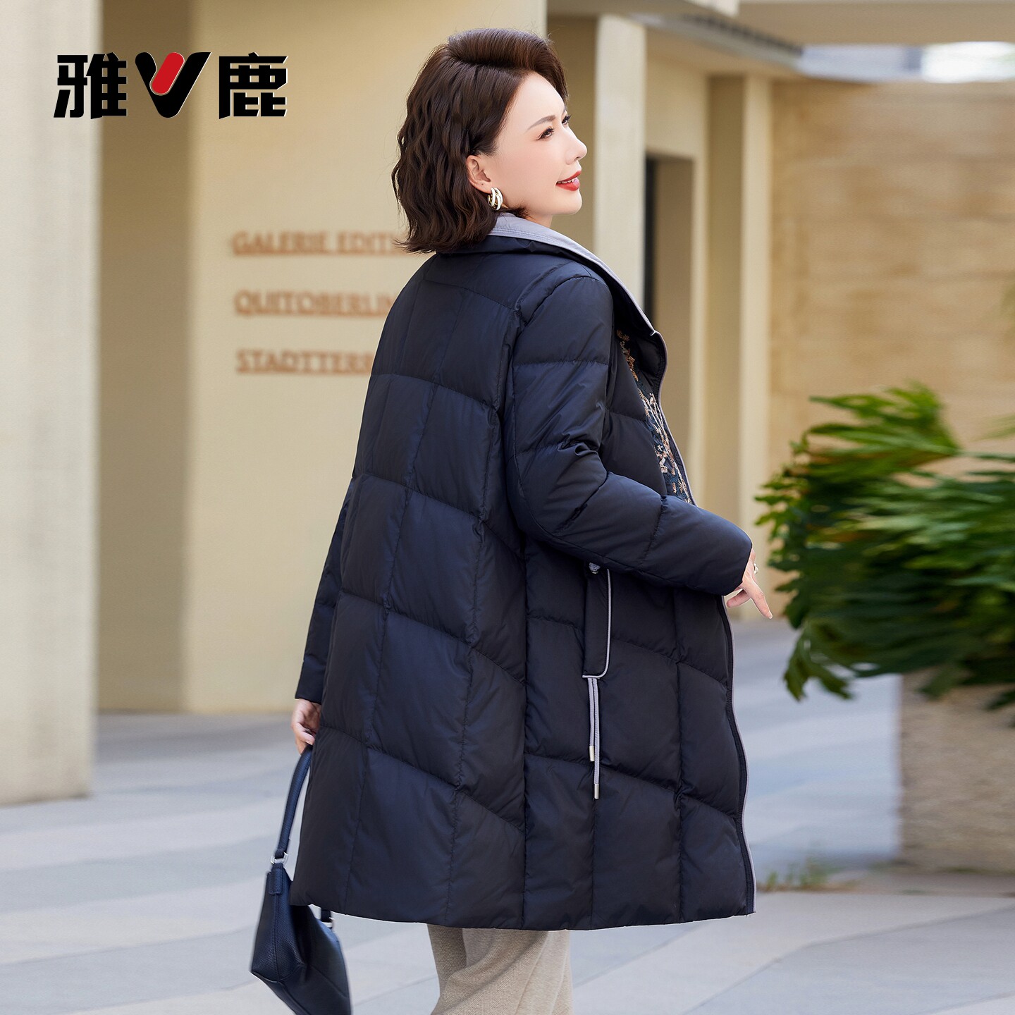 雅鹿羽绒服女2026新款冬季中老年翻领上衣服中长款保暖外套妈妈装