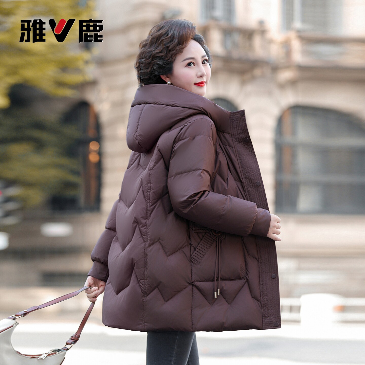 雅鹿羽绒服女妈妈装上衣服2026冬季新款中老年中长款休闲保暖外套