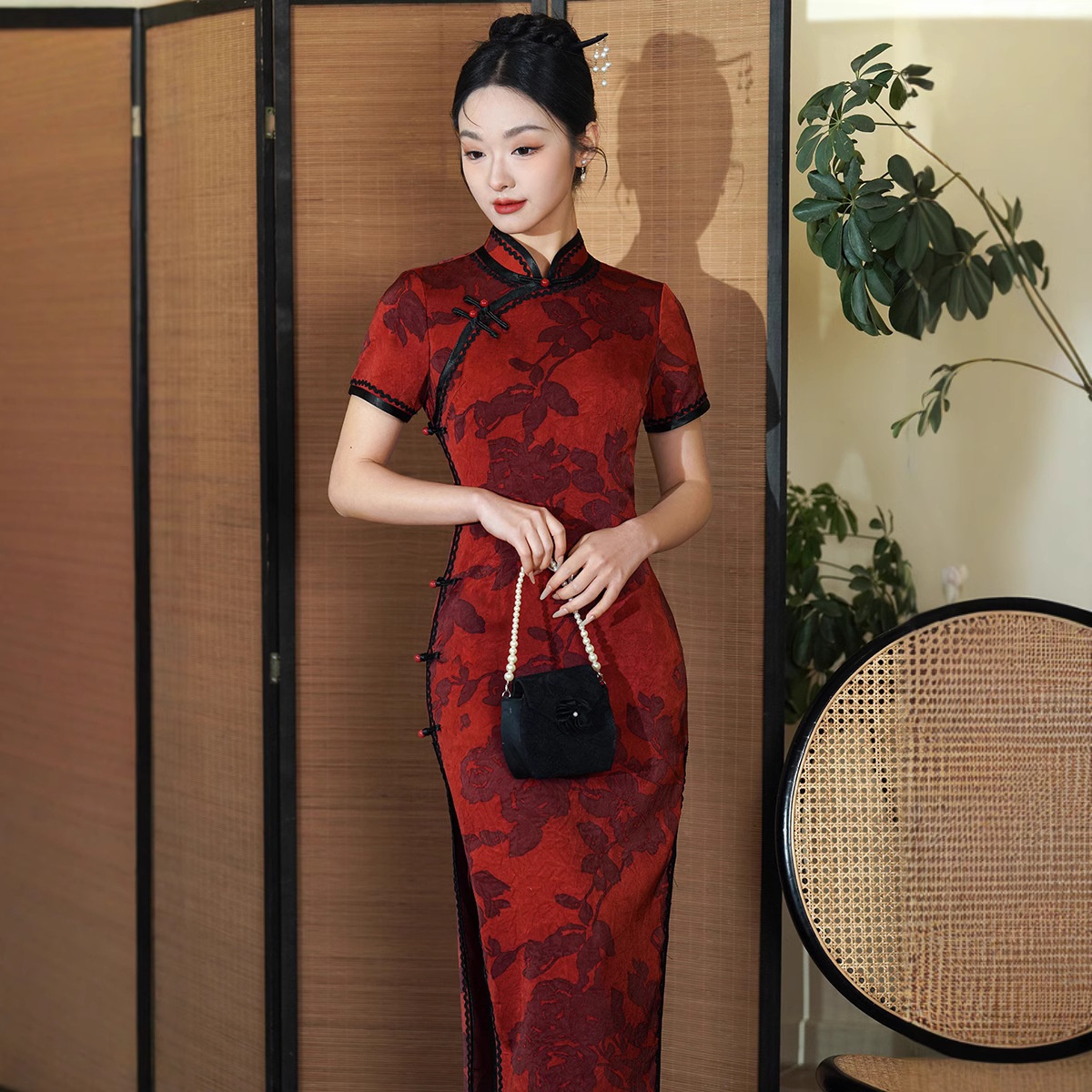 夏露2025年春夏新款日常压皱醋酸缎长款国风红色中老年改良旗袍女