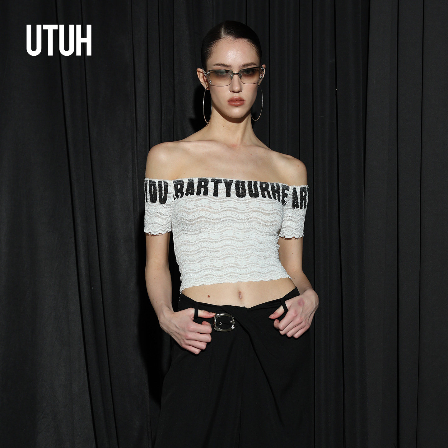 UTUH26夏白色一字肩显瘦上衣字母印花蕾丝抹胸纯欲辣妹TDWLR1N647