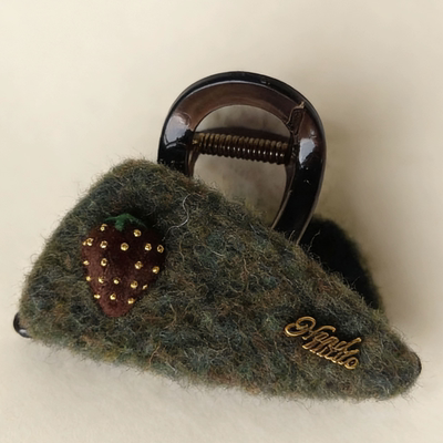 秋冬高级感草莓毛毡头发抓夹女毛绒发夹中号气质半扎发鲨鱼夹头饰